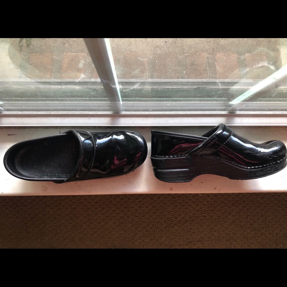 Patent leather Dansko